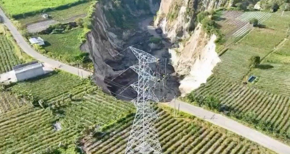 Fenomena Lubang Raksasa Aceh Tengah: Tower Listrik Direlokasi