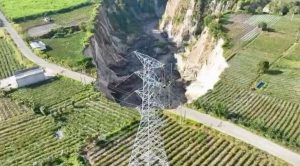 Fenomena Lubang Raksasa