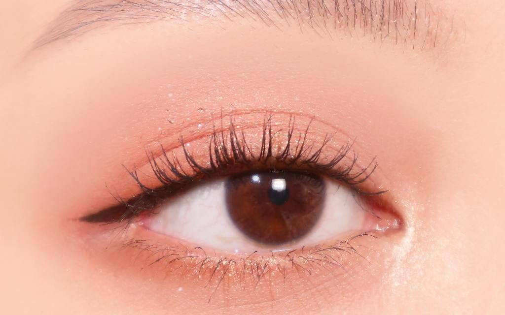 Transformasi Mata: Trend Eyeliner Tempel Yang Sedang Booming