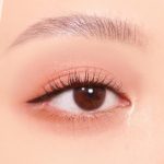 Transformasi Mata: Trend Eyeliner Tempel Yang Sedang Booming