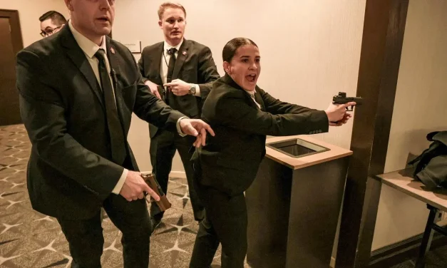 Washington Hilton: Trump Di Evakuasi Pasca Penembakan