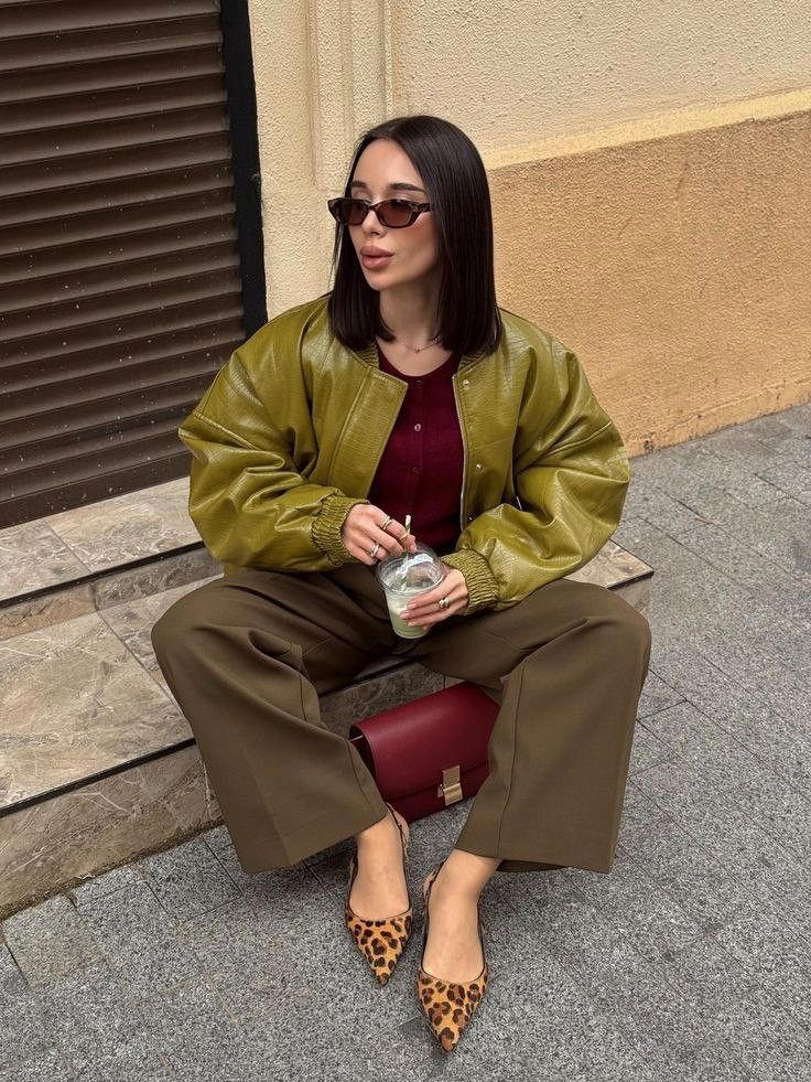 Gaya Ceria! Inspirasi Outfit Kekinian Dan Kombinasi Warna Seru
