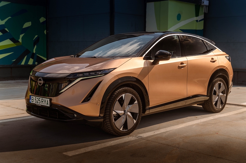 SUV Listrik Futuristik Nissan Ariya Menjadi Sorotan Pecinta Mobil Listrik Karena Kombinasi Desain Elegan Dan Performa Handal.