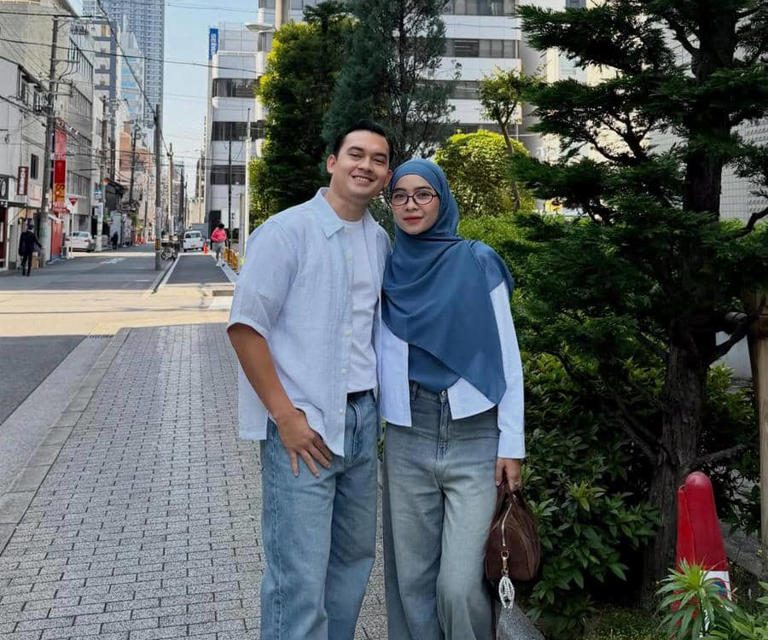 Romantis Di Kyoto: Ikbal Fauzi Dan Istri Nikmati Liburan Bersama
