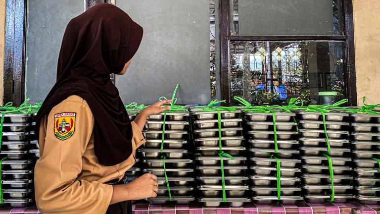 Kisruh Makan Gratis, Pengusaha MBG Tolak Keputusan BGN