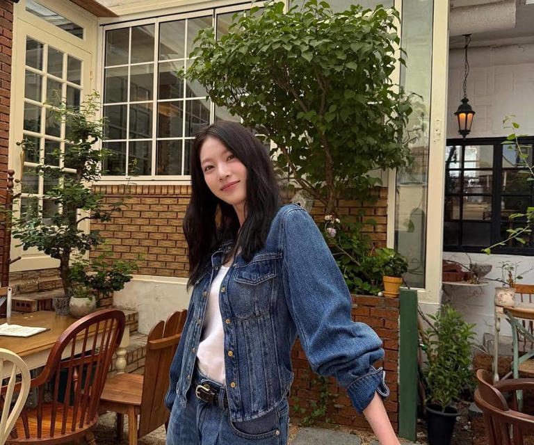 Gong Seung Yeon Tampil Santai, Potret Kasualnya Bikin Jatuh Hati