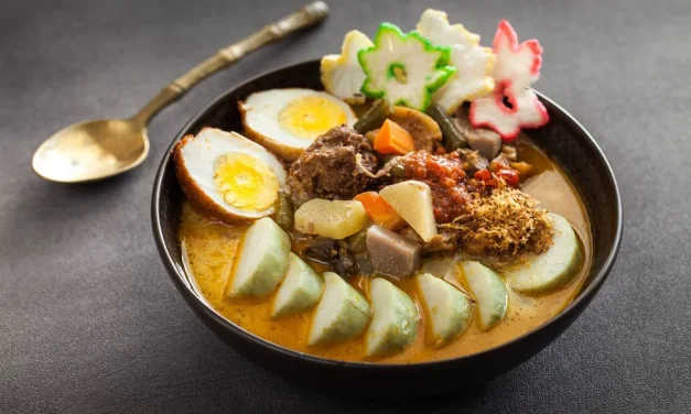 Lontong Medan, Kuliner Khas Sumatera Utara Dengan Kuah Gurih