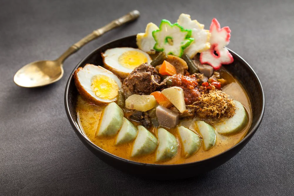 Lontong Medan, Kuliner Khas Sumatera Utara Dengan Kuah Gurih