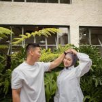 Makin Mesra, Dara Arafah Dan Suami Pakai Outfit Serba Putih