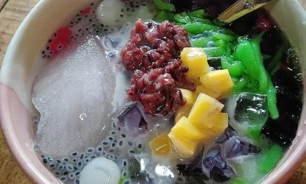 Bikin Adem! Es Campur Warna-Warni Dengan Isian Komplet