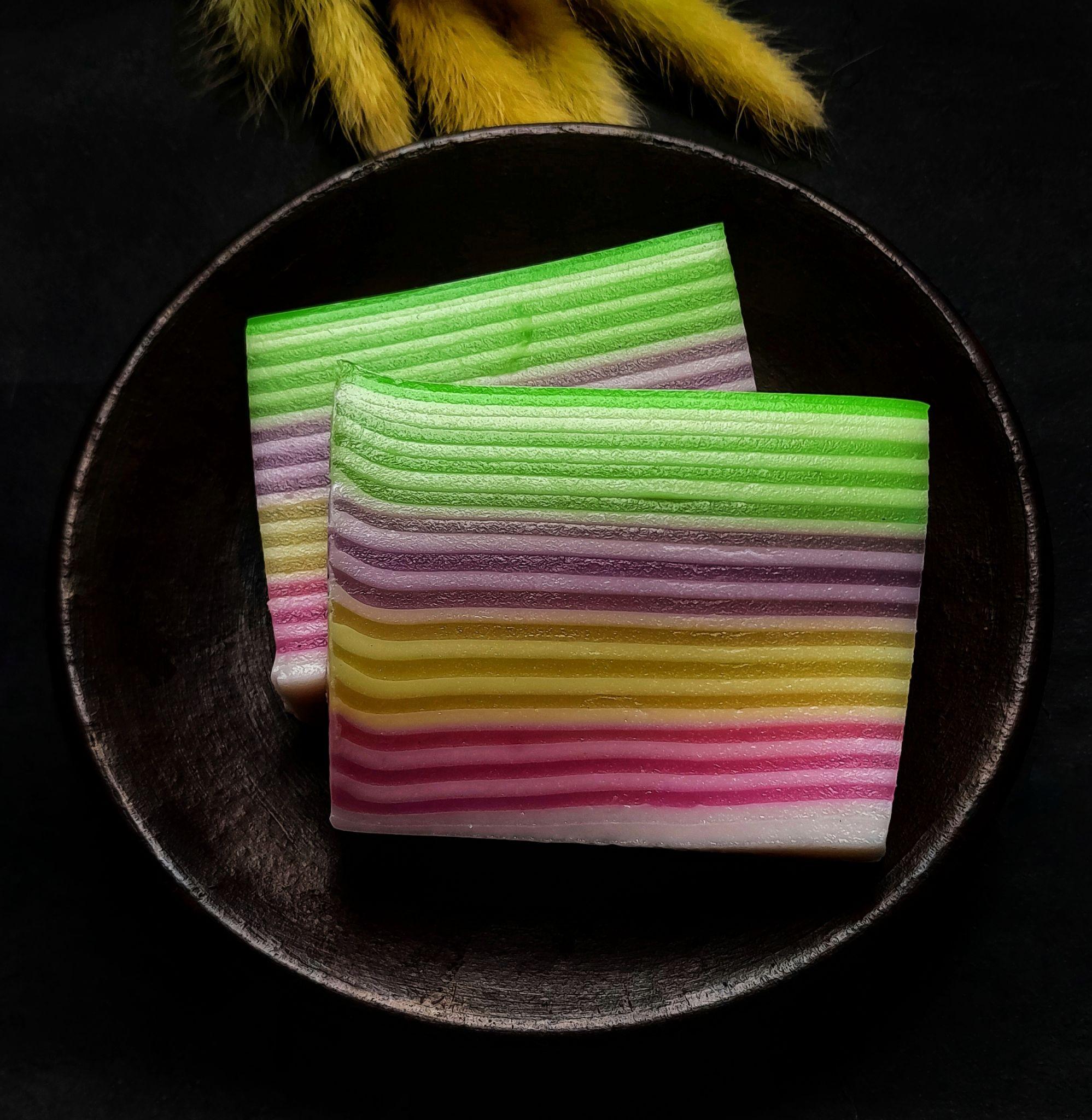 Bikin Ketagihan! Kue Lapis Tradisional Cocok Jadi Teman Ngopi