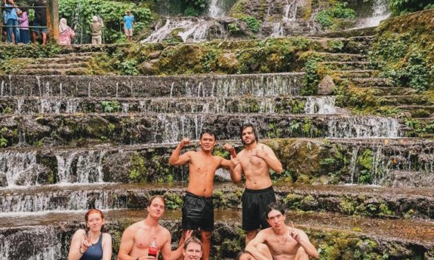 Eksotis Banget! Karin Novilda Nikmati Air Terjun Benang Kelambu