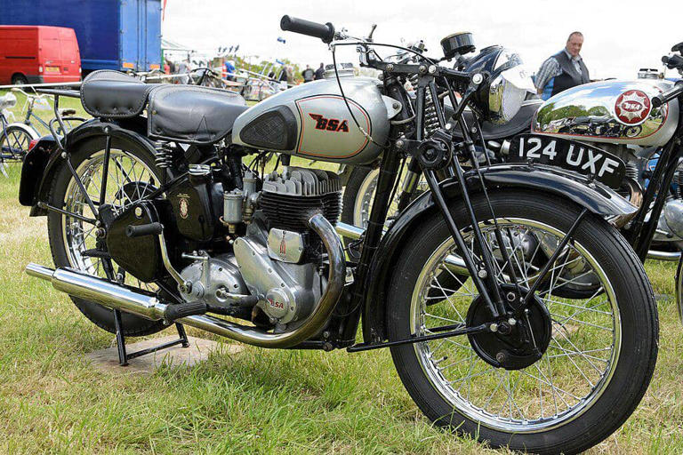 Motor Militer Legendaris! BSA M20 Dibekali Mesin 496cc