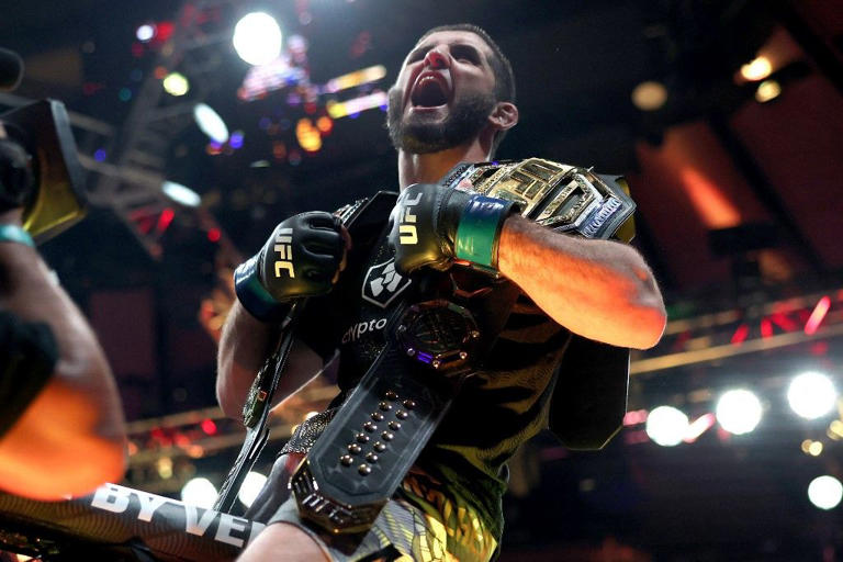 Islam Makhachev: Alasan Duel Melawan Carlos Prates Tertunda