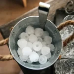 Terasa Menyegarkan, Ini Dampak Sering Mengunyah Es Batu